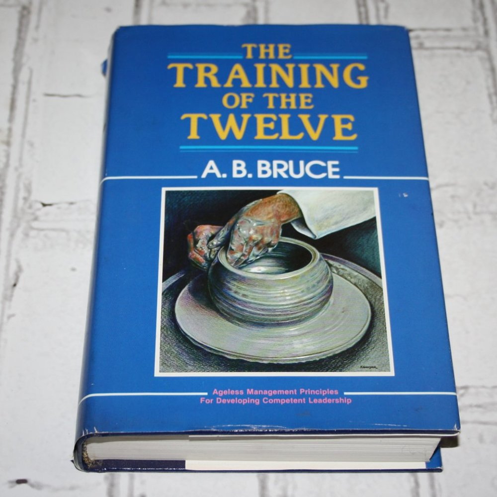 Vintage hardcover book 1971 The training of the twelve Bruce (bg)